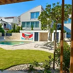 Апартаменты Anesa - Mit Privatterrasse, Laube Und Grill Sowie Grosse Poolarea