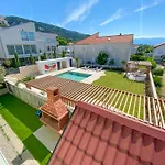 Anesa - Mit Privatterrasse, Laube Und Grill Sowie Grosse Poolarea Башка