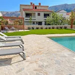 아파트 Anesa - Mit Privatterrasse, Laube Und Grill Sowie Grosse Poolarea