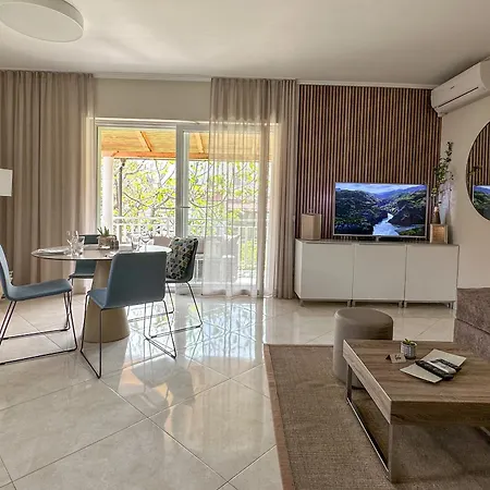 Anesa - Mit Privatterrasse, Laube Und Grill Sowie Grosse Poolarea Lejlighed Baška