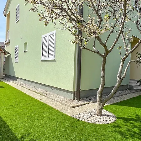 Anesa - Mit Privatterrasse, Laube Und Grill Sowie Grosse Poolarea Baška