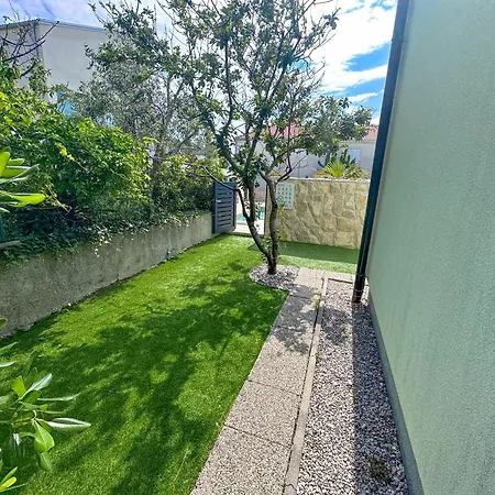 Anesa - Mit Privatterrasse, Laube Und Grill Sowie Grosse Poolarea Baška