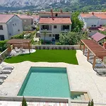 Anesa - Mit Privatterrasse, Laube Und Grill Sowie Grosse Poolarea Apartment *
