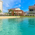 Anesa - Mit Privatterrasse, Laube Und Grill Sowie Grosse Poolarea Apartment Baska (Krk)