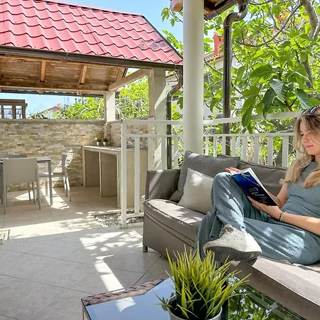 Anesa - Mit Privatterrasse, Laube Und Grill Sowie Grosse Poolarea Apartment