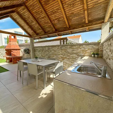 Anesa - Mit Privatterrasse, Laube Und Grill Sowie Grosse Poolarea